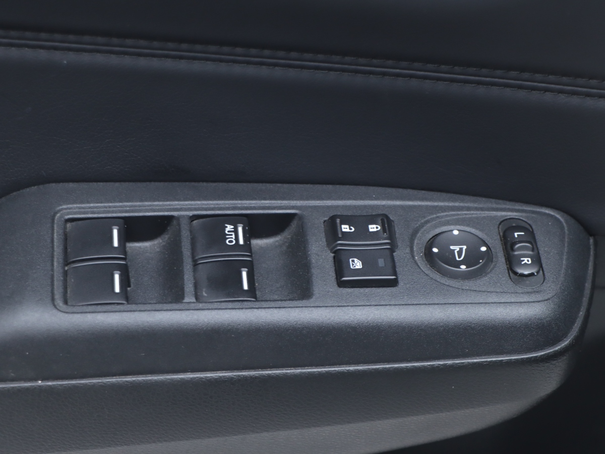 Honda Jade 2018 car image #6