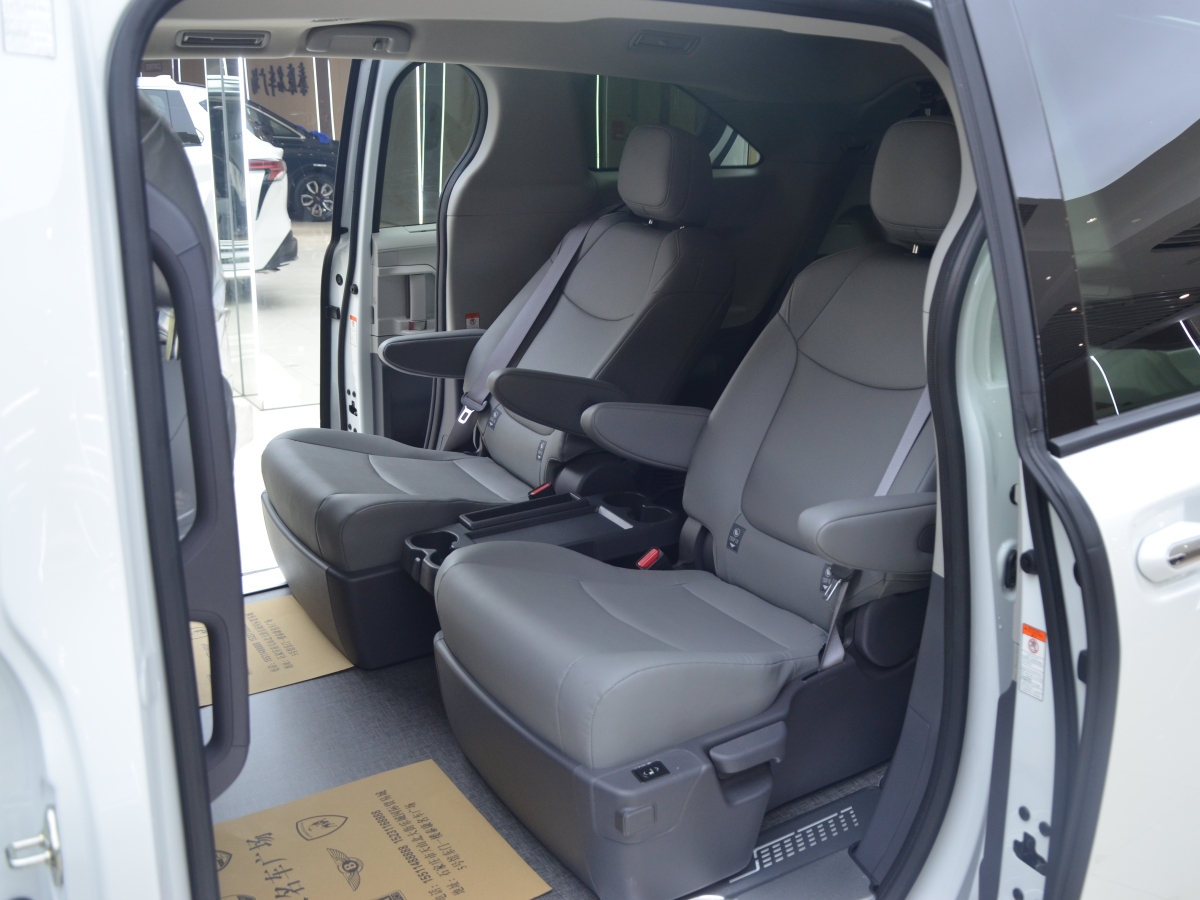 Toyota Granvia 2025 immagine di auto #6