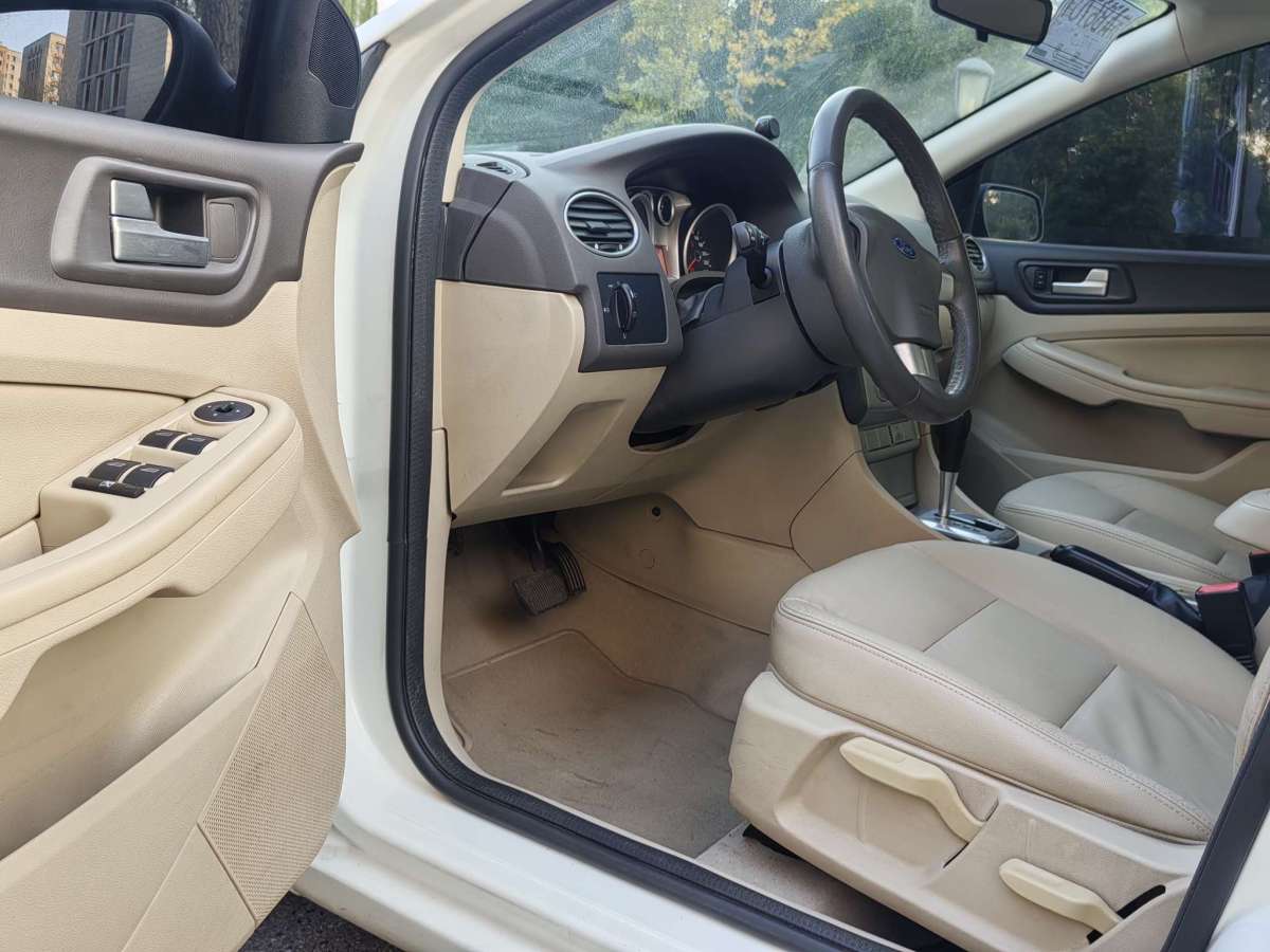 Ford Focus (Imported) 2014 car image #6