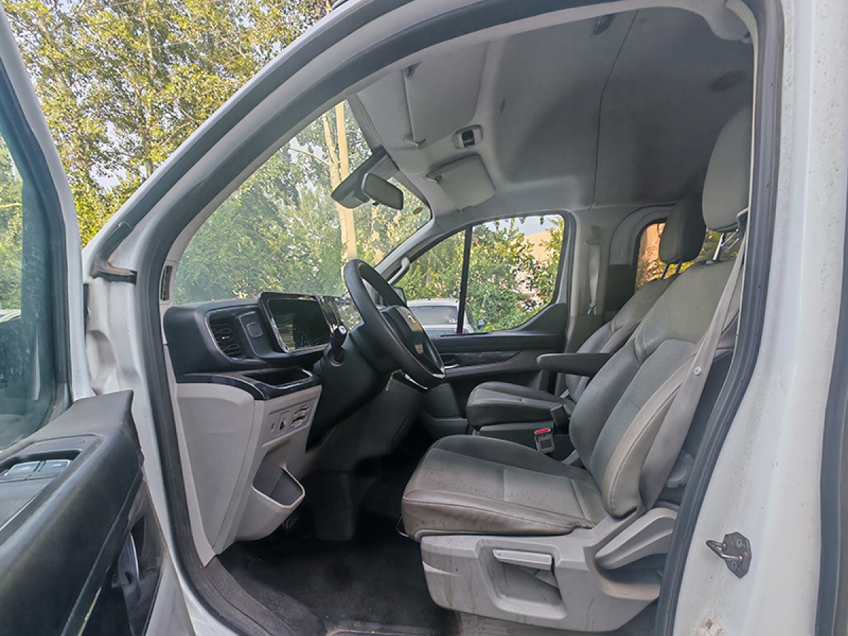 Ford Transit 2023 car image #6