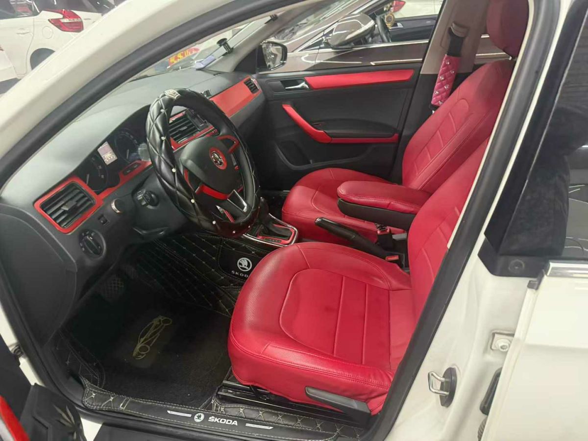 Skoda Rapid Spaceback 2016 car image #6