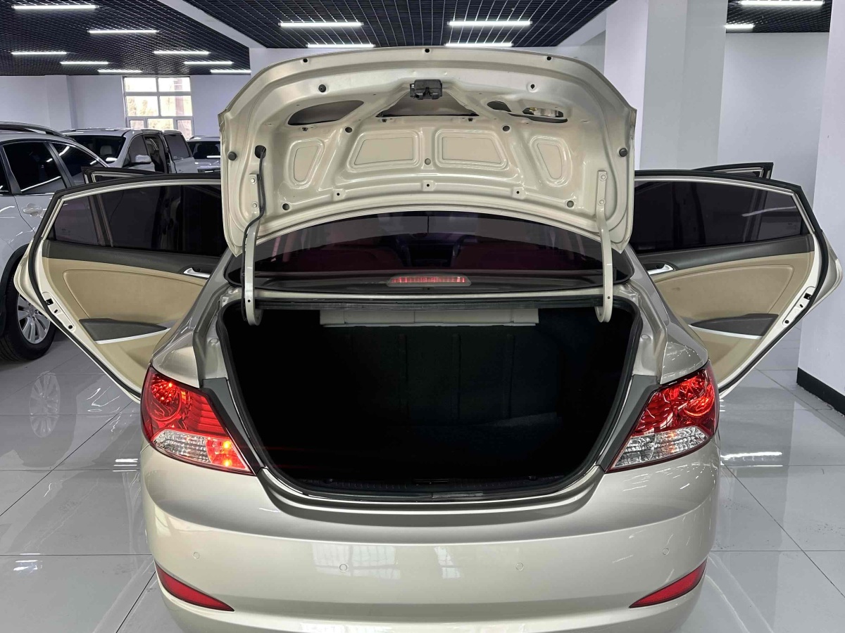 现代 瑞纳 2012 汽车图片 #6