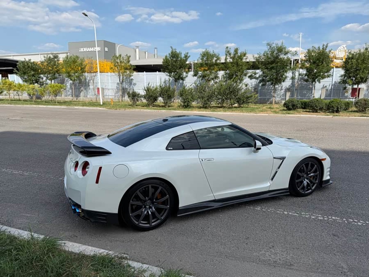 Nissan GT-R 2018 imagen de coche #6