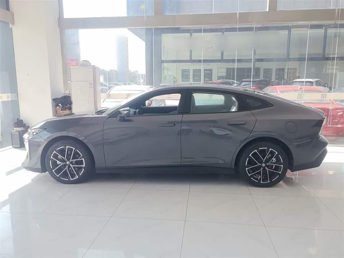 Changan UNI-V iDD 2025 car image #6