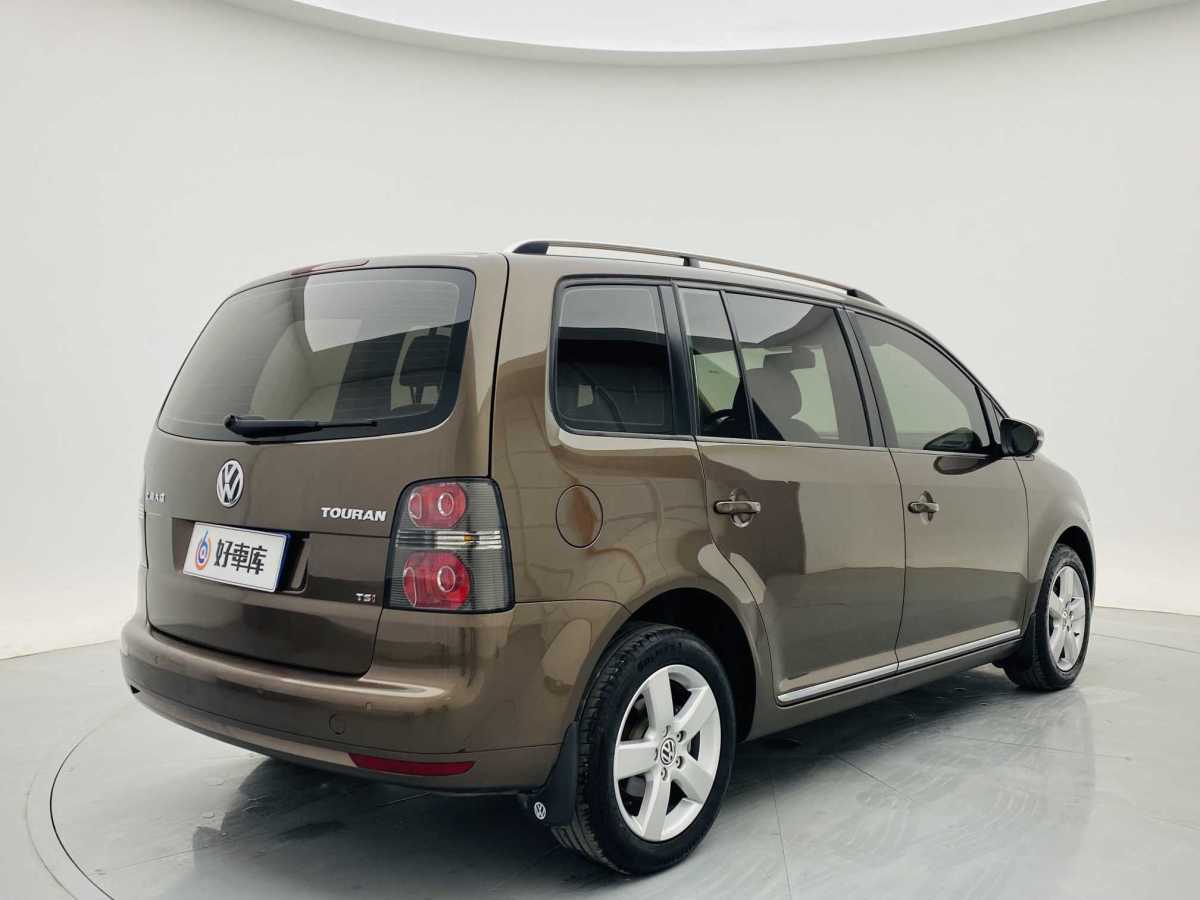 Volkswagen Touran 2016 car image #6