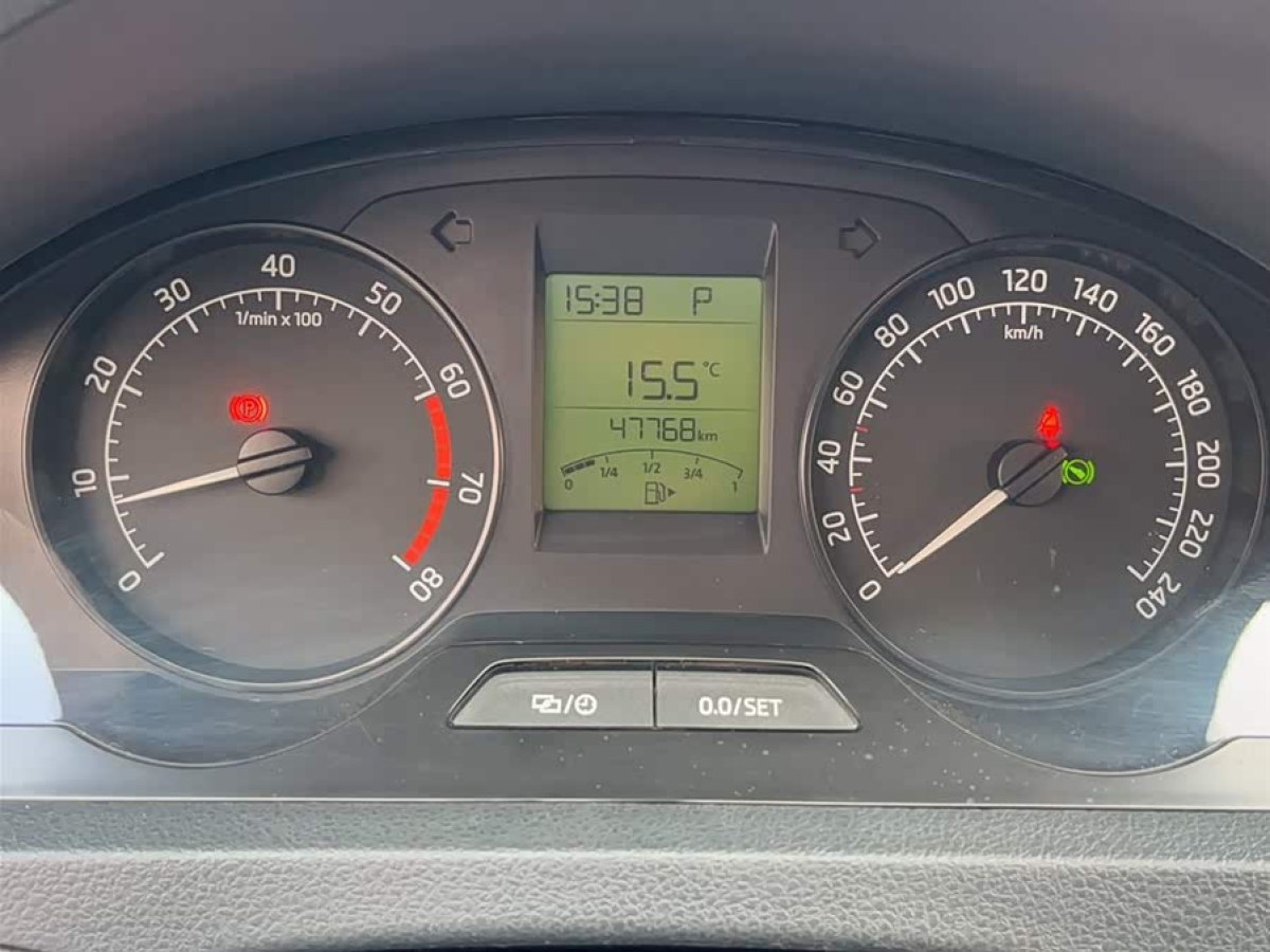 Skoda Rapid Spaceback 2014 car image #6