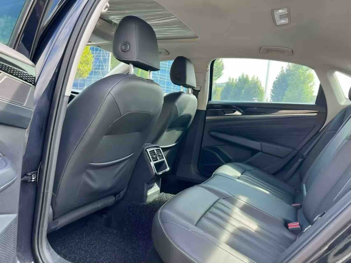 Volkswagen Passat 2022 car image #6