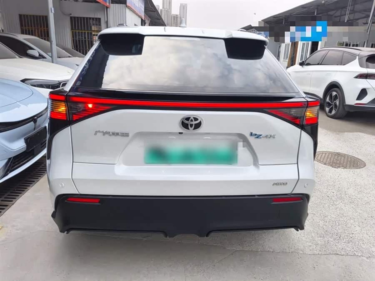 Toyota bZ4X 2022 immagine di auto #6