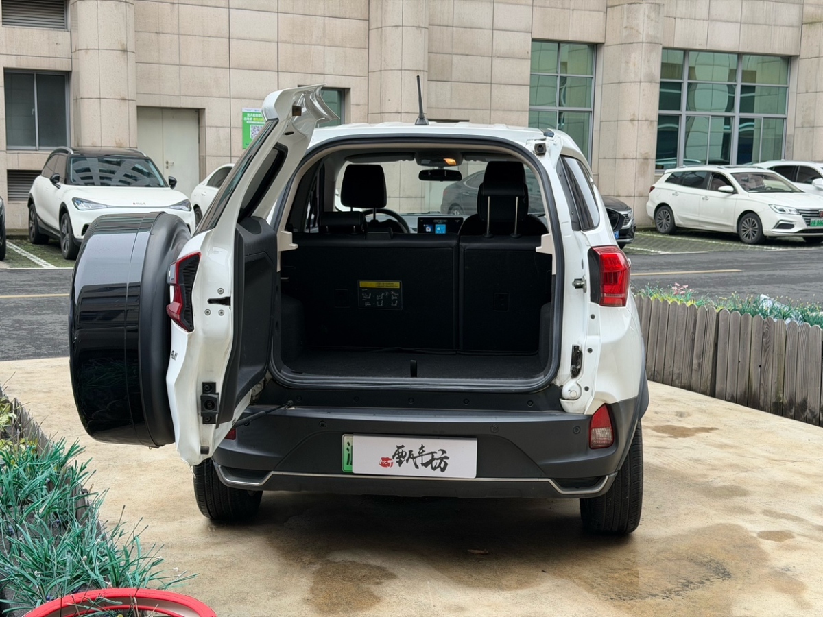 BYD Yuan New Energy 2019 car image #6