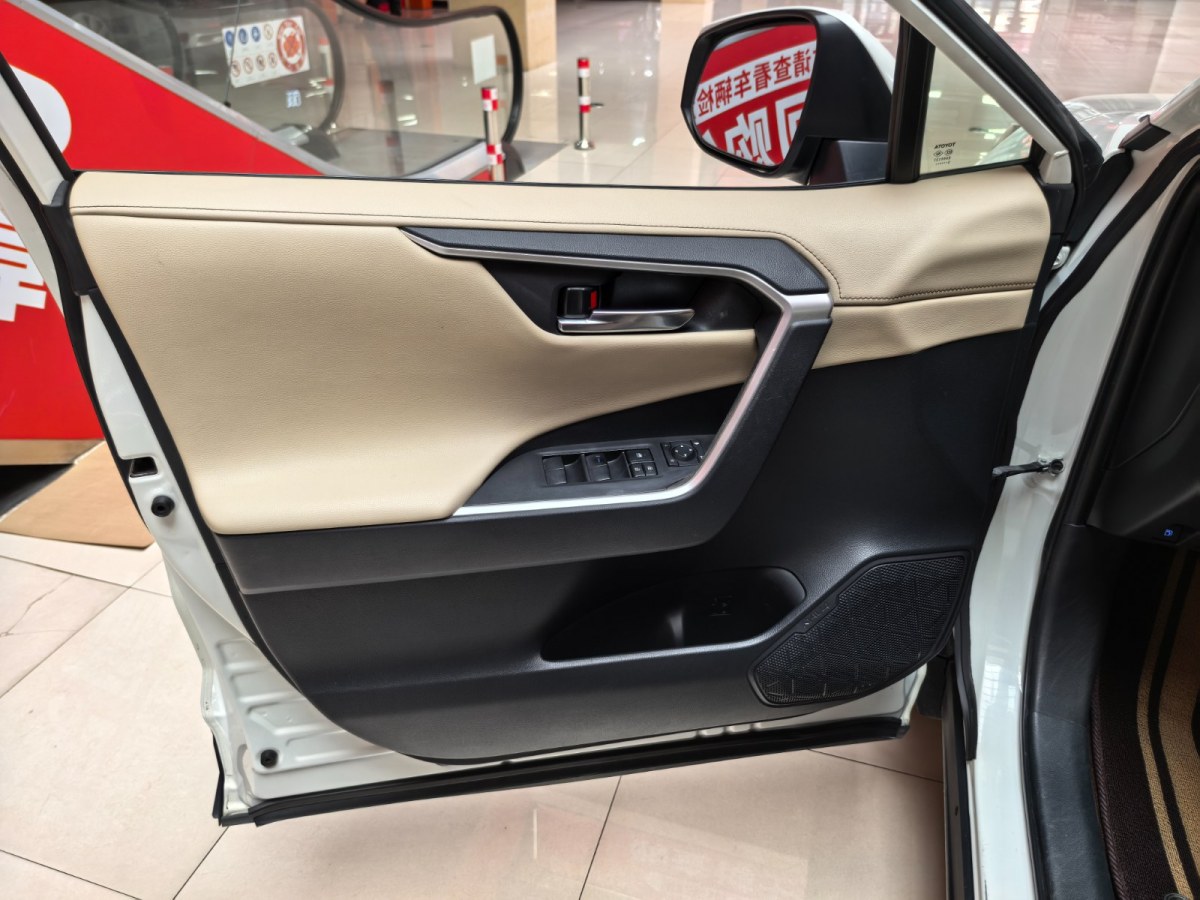 Toyota RAV4 2020 car image #6