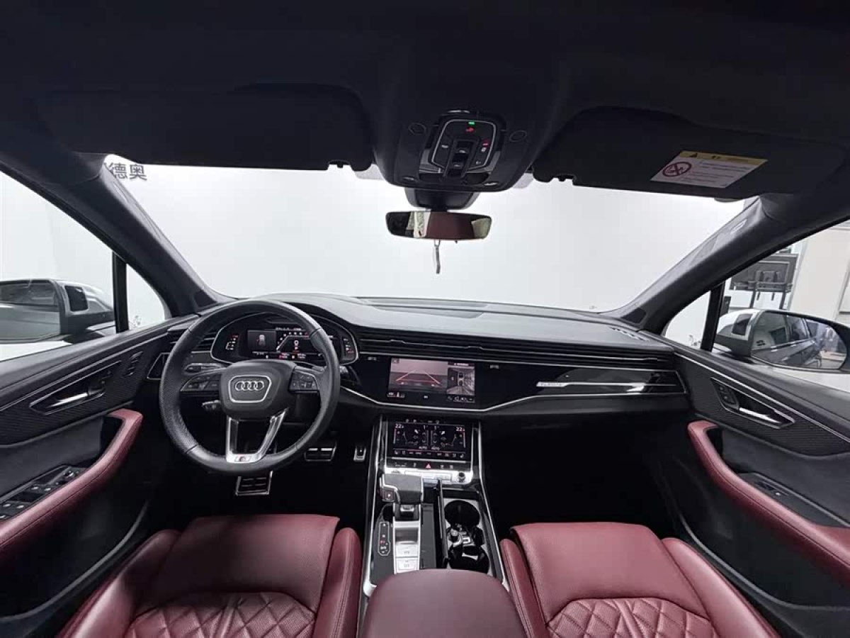 Audi SQ7 2024 car image #6