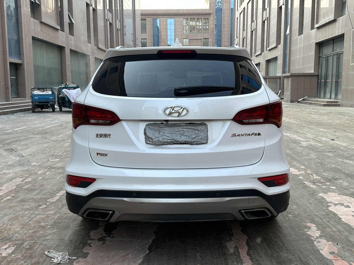 Hyundai Santa Fe 2018 car image #6