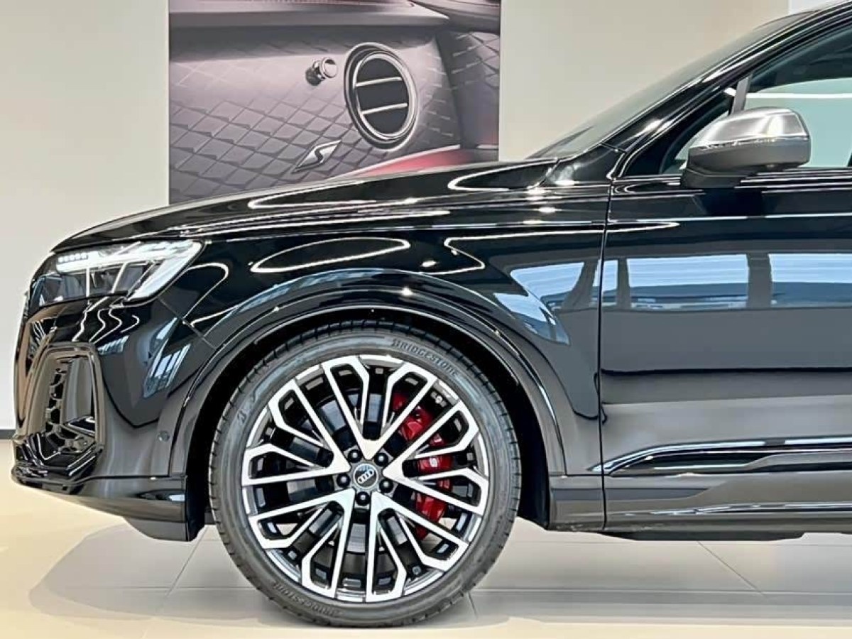 Audi SQ7 2025 #6 Audi SQ7 2025 изображение автомобиля #6