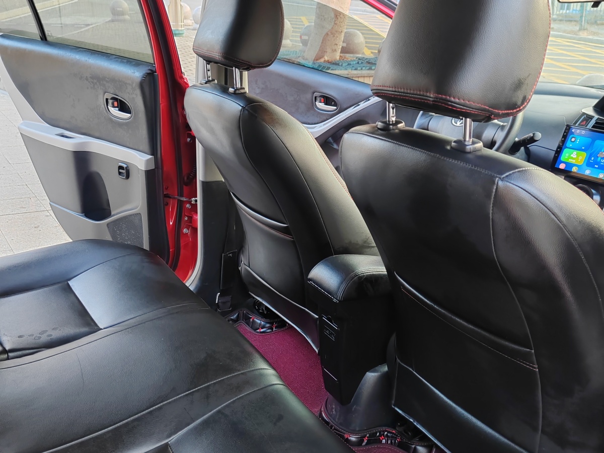 Toyota Yaris 2013 car image #6