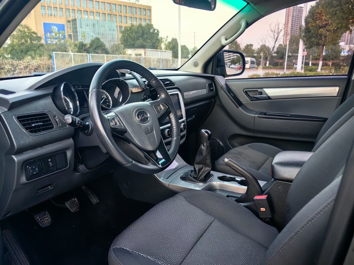 JAC 2018 #6 JAC 2018 car image #6