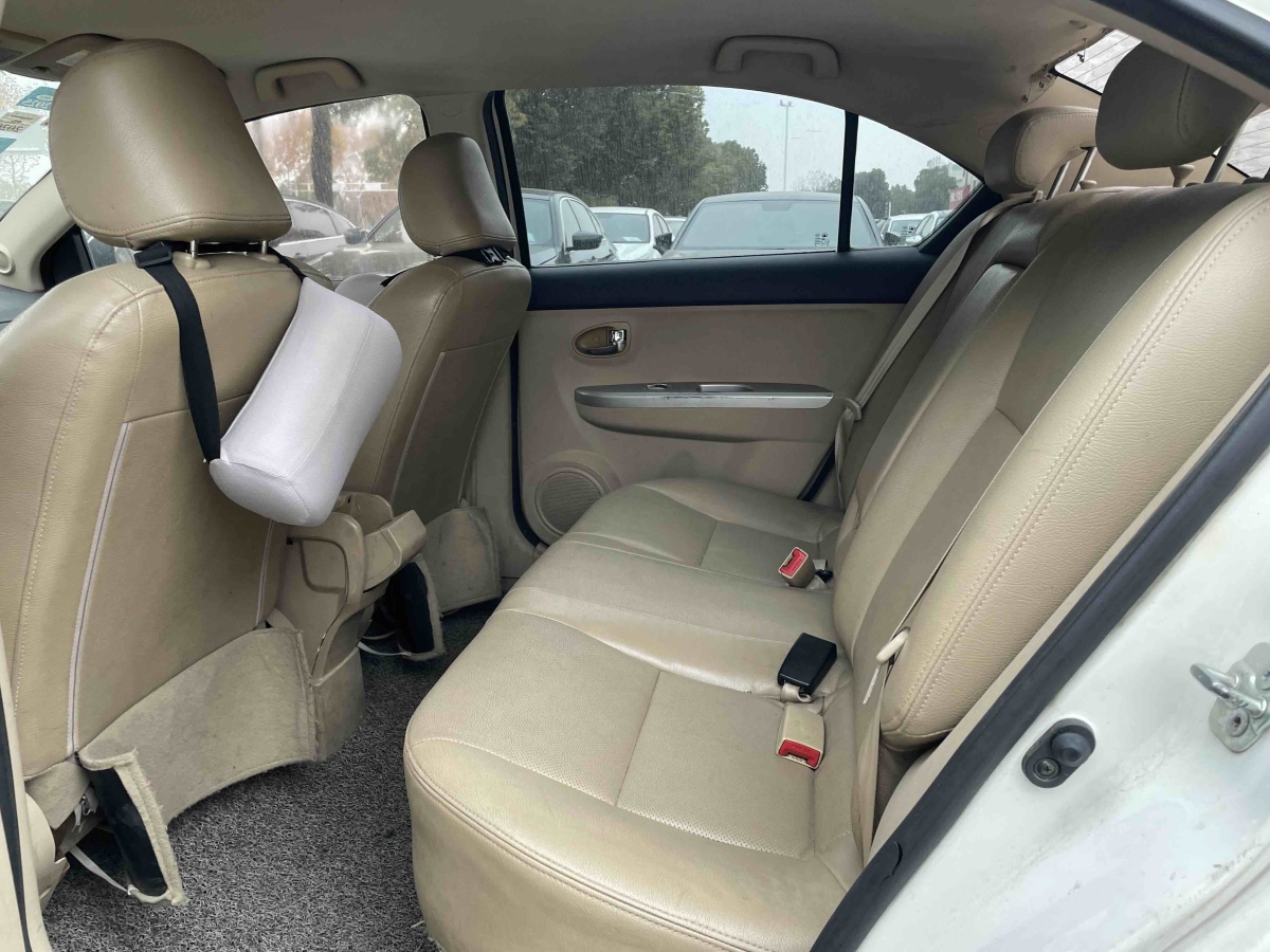 Great Wall C30 2012 car image #6