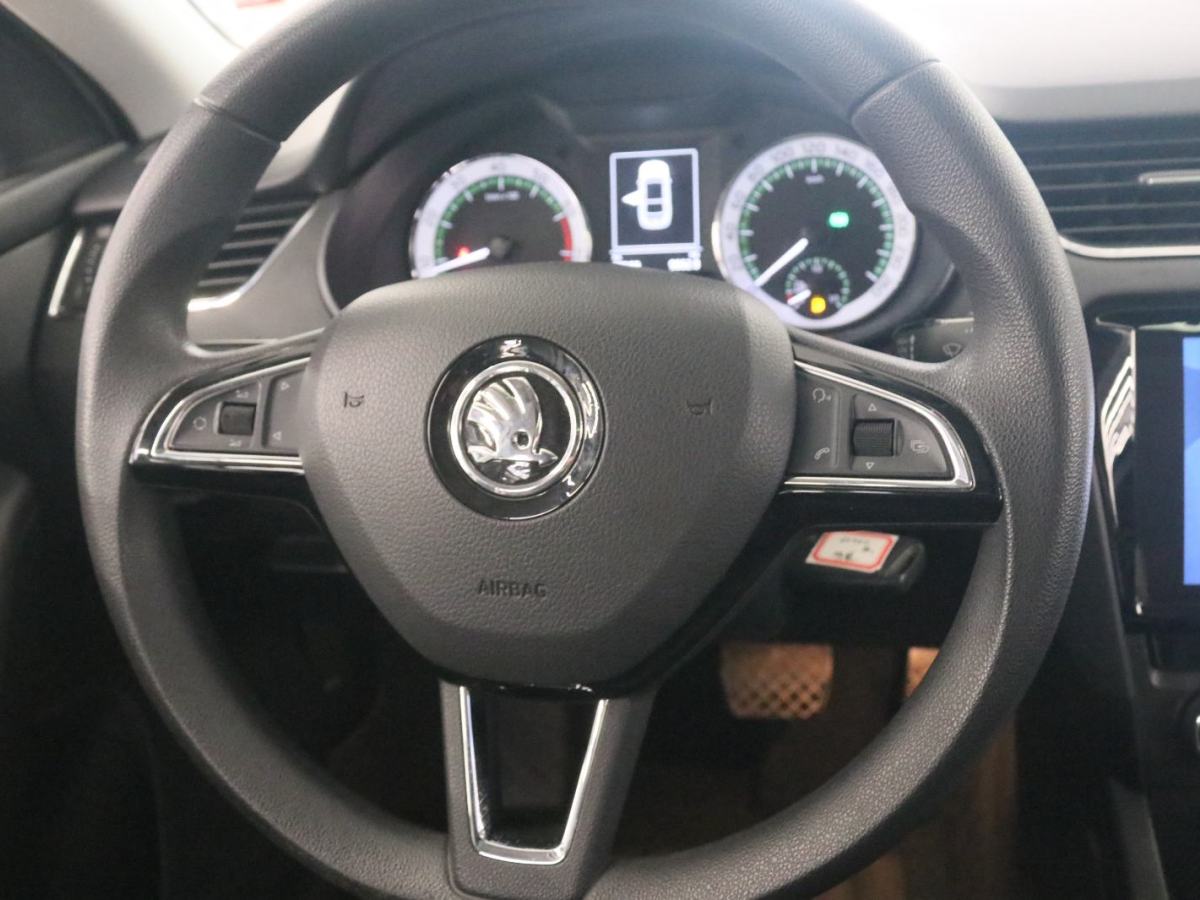 Skoda Octavia 2020 car image #6