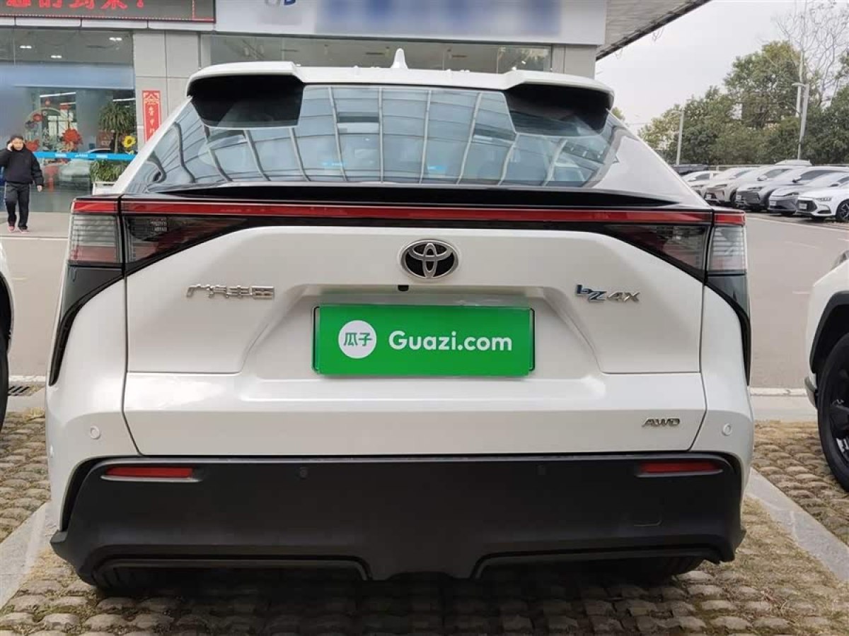 Toyota bZ4X 2022 immagine di auto #6