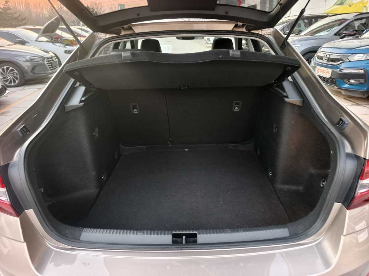 Skoda Octavia 2019 car image #6