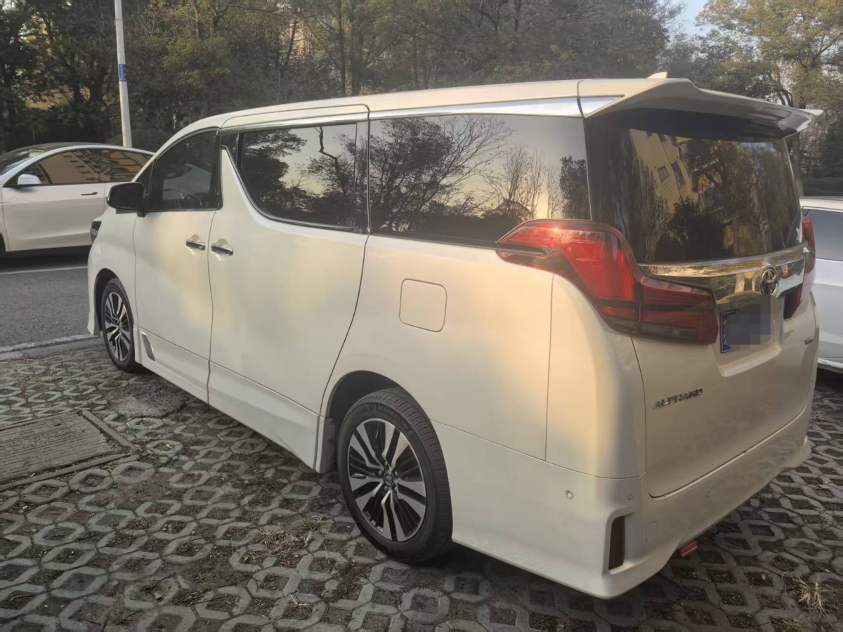 Toyota Alphard 2024 #6 Toyota Alphard 2024 car image #6