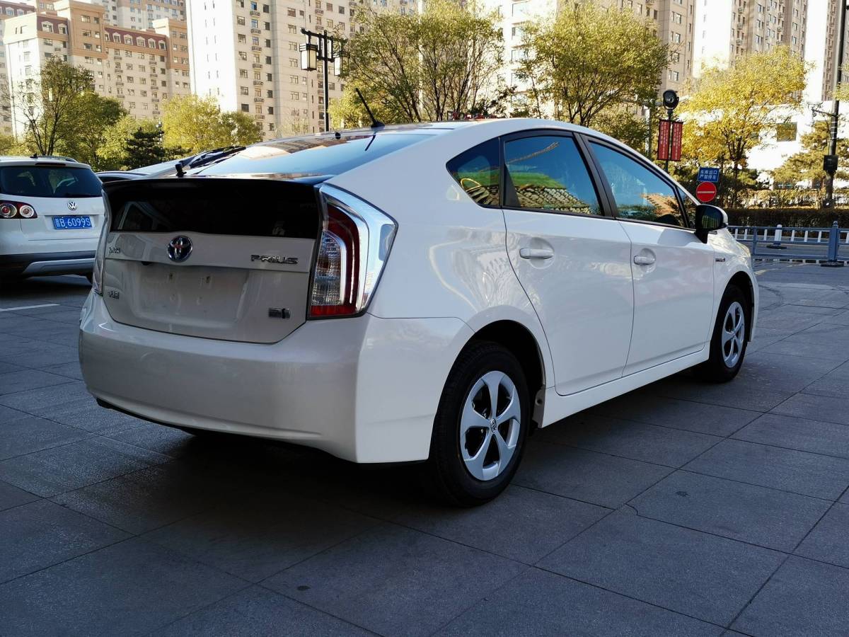 Toyota Prius 2015 car image #6
