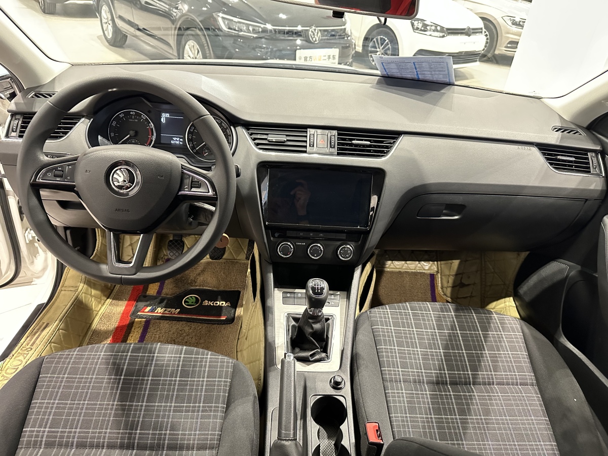 Skoda Octavia 2020 car image #6