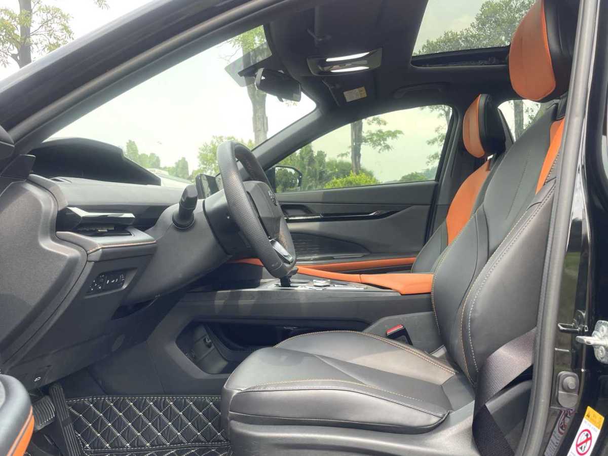 Changan UNI-V iDD 2023 #6 Changan UNI-V iDD 2023 صورة سيارة #6