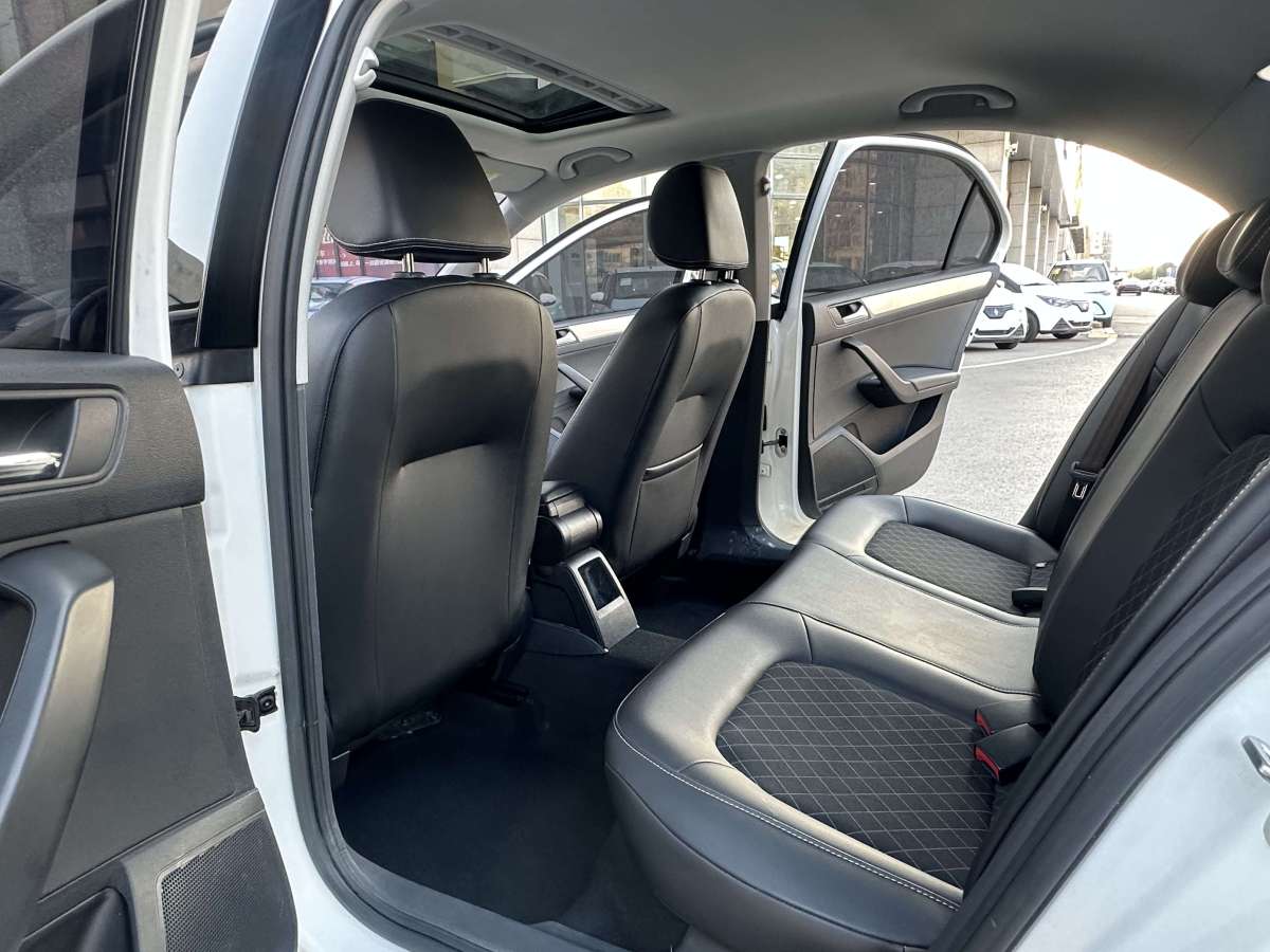 Skoda Rapid 2018 car image #6