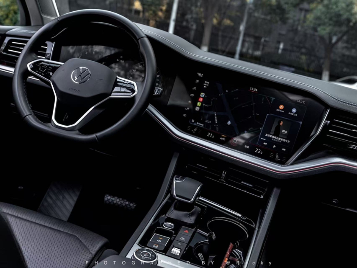 Volkswagen Touareg 2022 car image #6