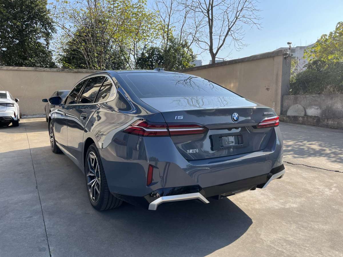 BMW i5 2025 #6 BMW i5 2025 car image #6