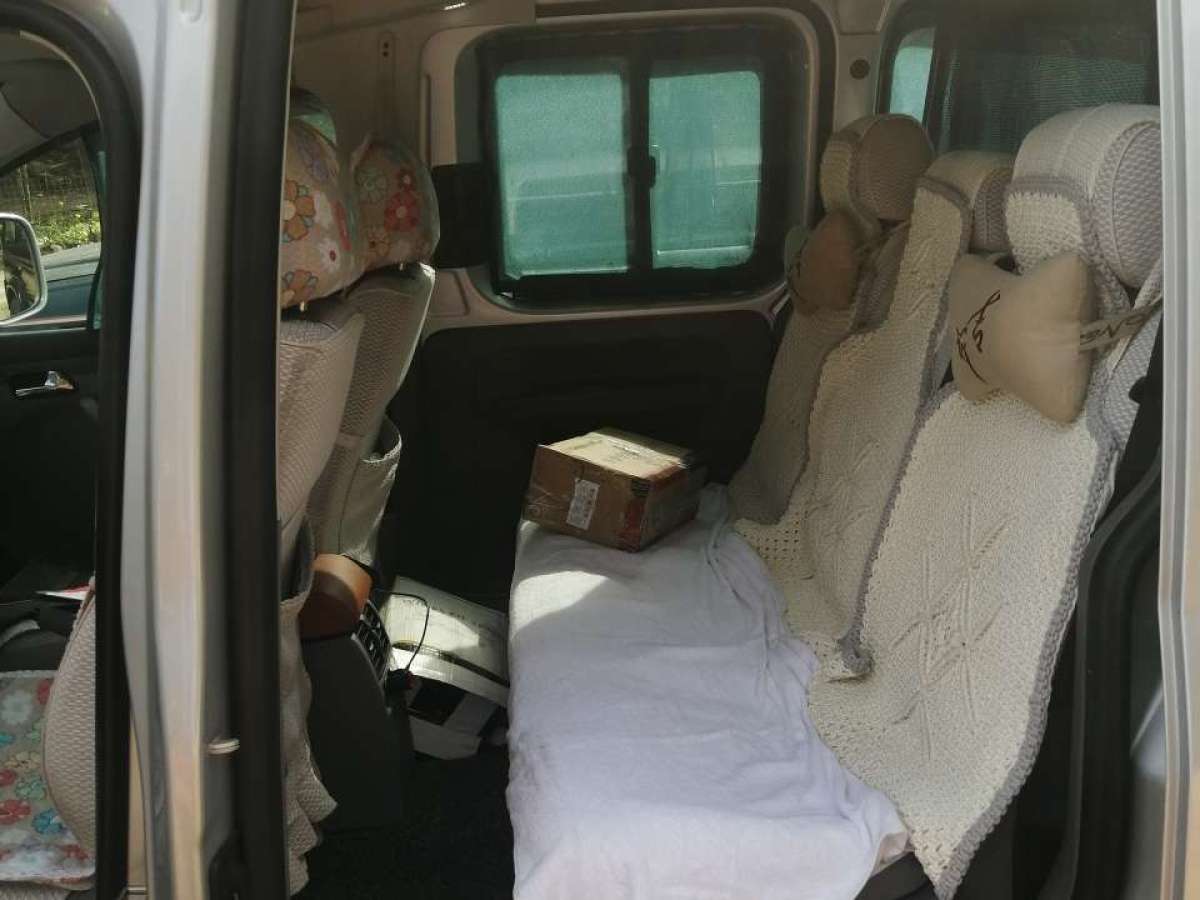 Volkswagen Caddy 2007 immagine di auto #6