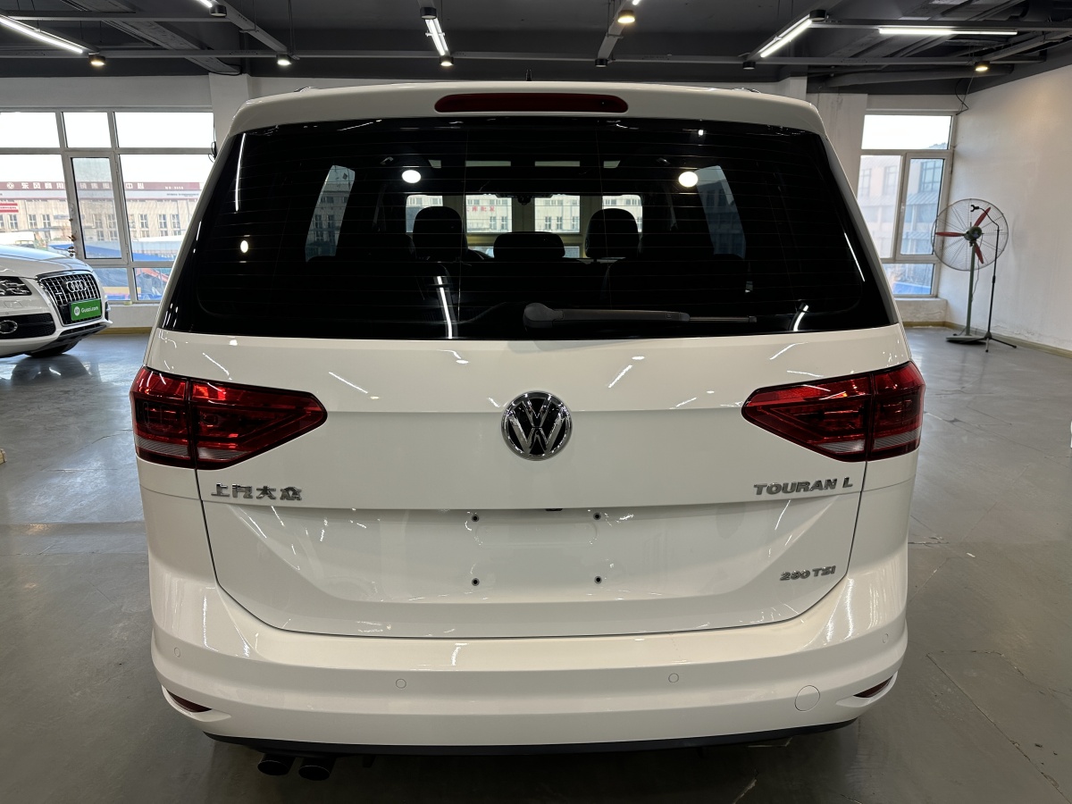 Volkswagen Touran 2017 #6 Volkswagen Touran 2017 car image #6
