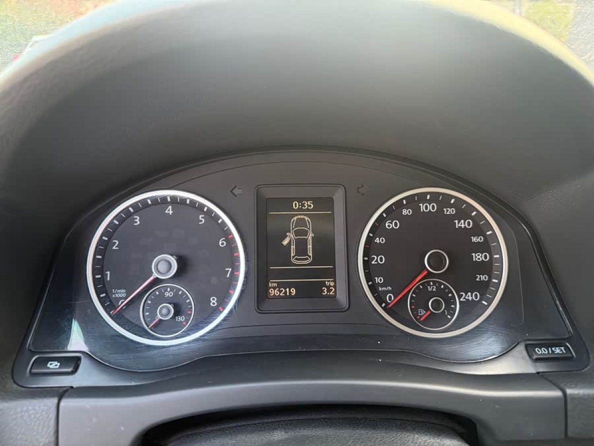 Volkswagen Tiguan 2013 car image #6