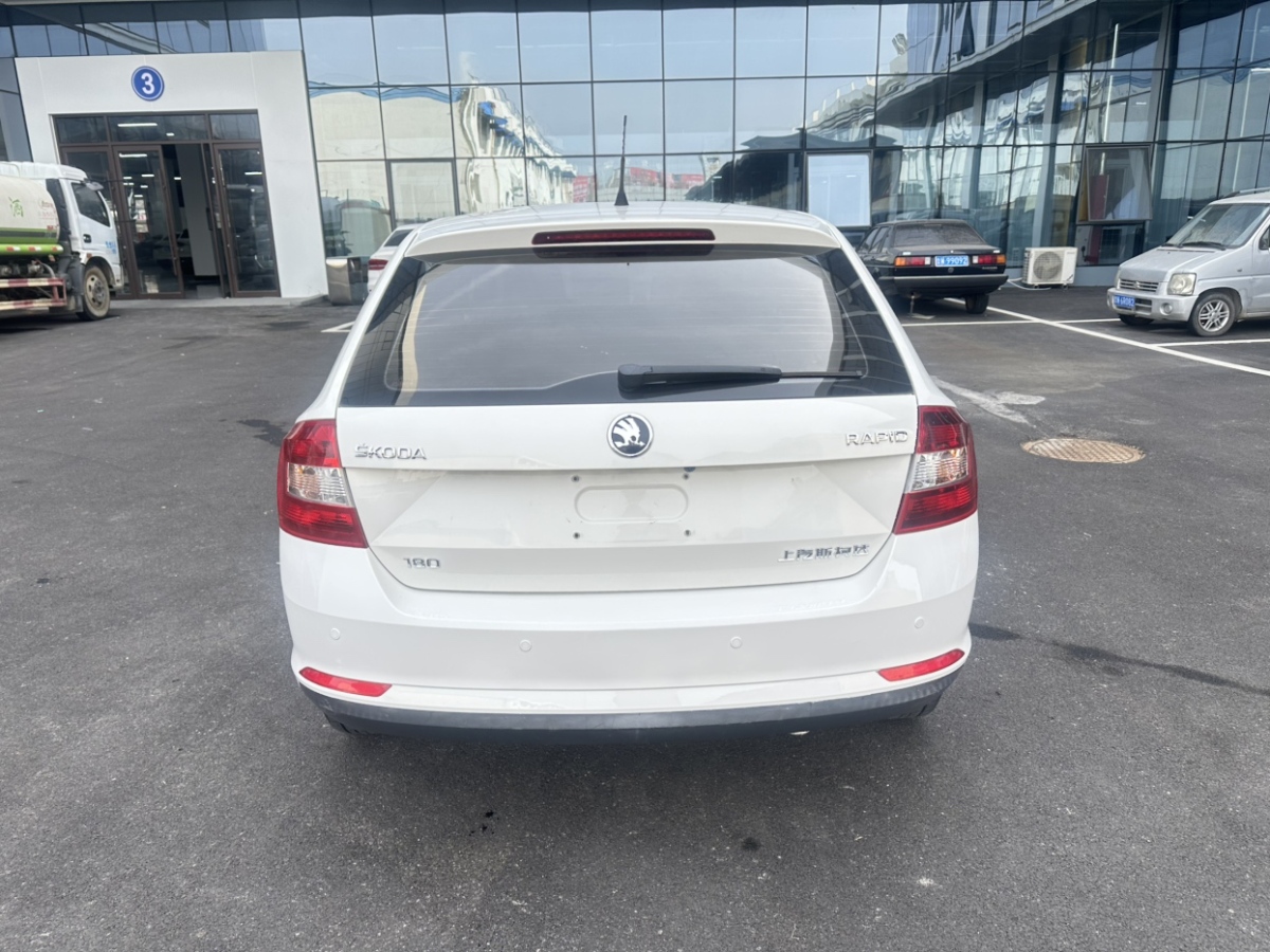 Skoda Rapid Spaceback 2017 car image #6