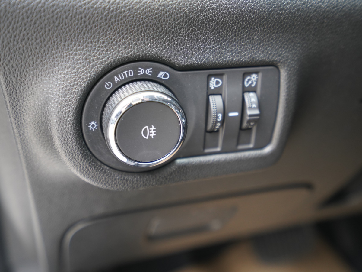 Chevrolet Charm 2023 car image #6