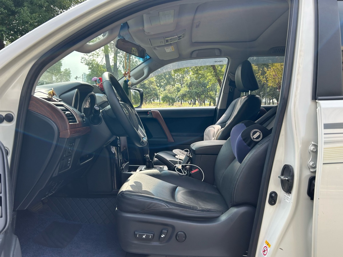 Toyota Land Cruiser Prado 2017 car image #6