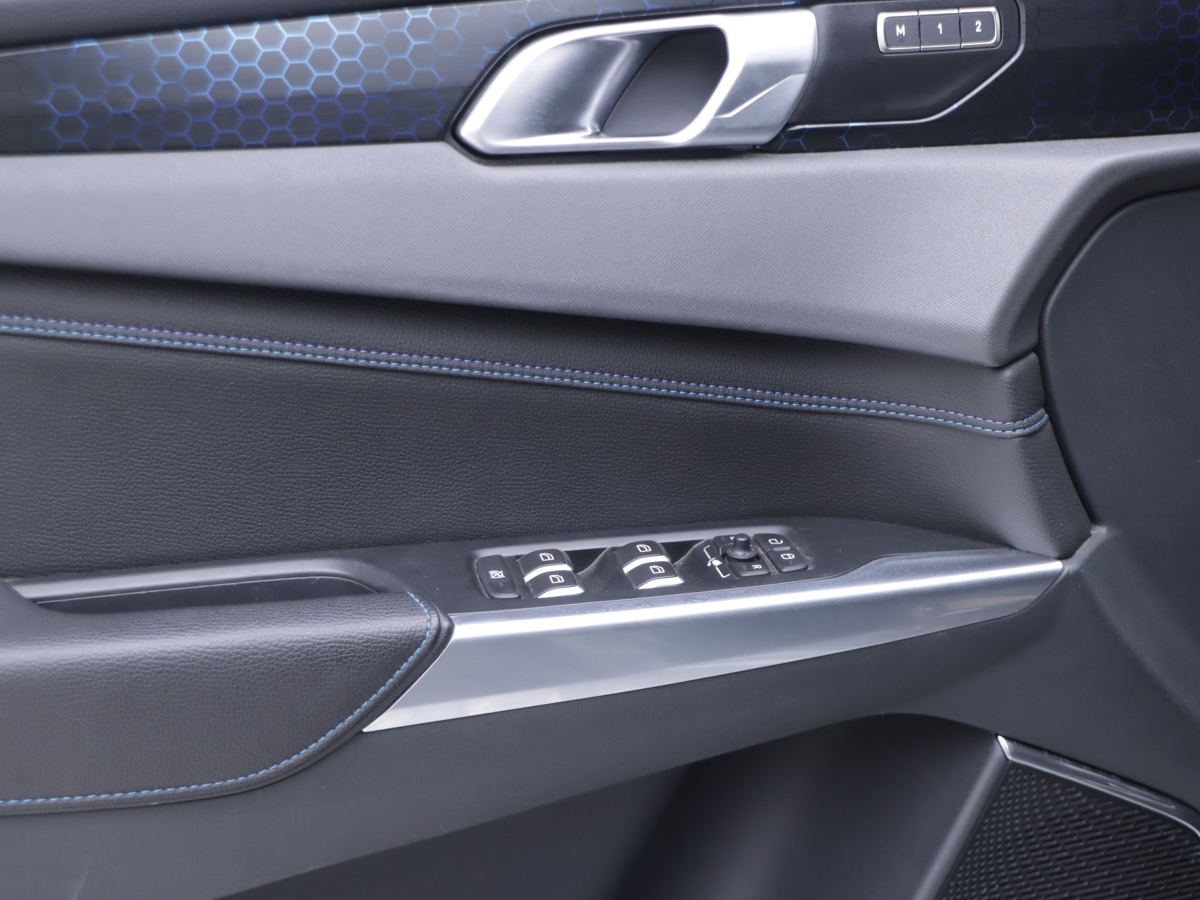 Lynk & Co 01 EM-P 2018 car image #6