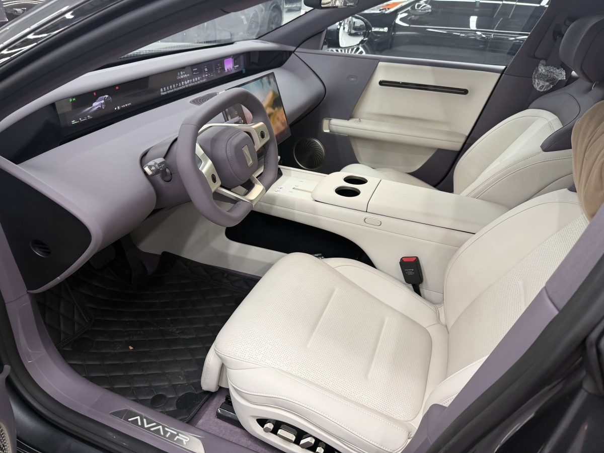 Avatr 06 2025 car image #6