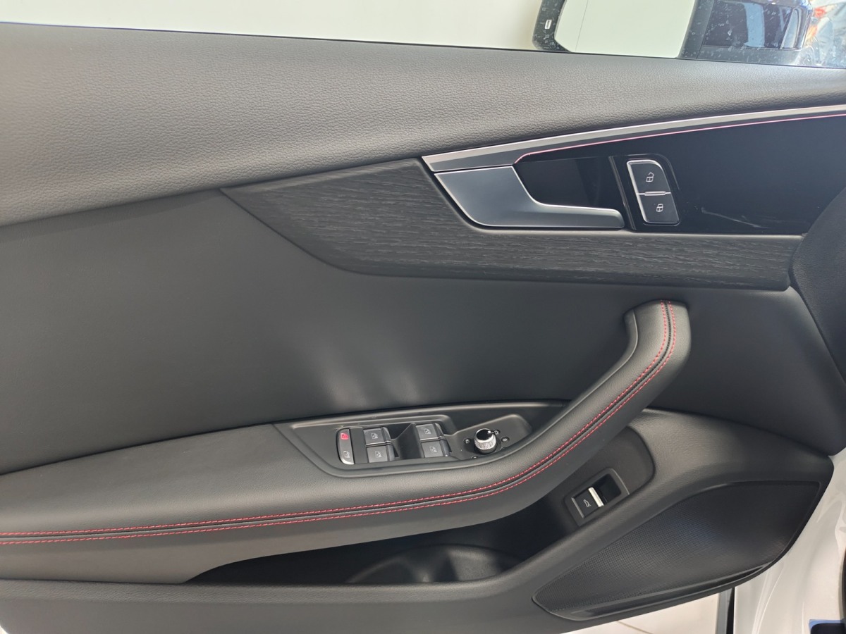 Audi A4L 2025 #6 Audi A4L 2025 car image #6
