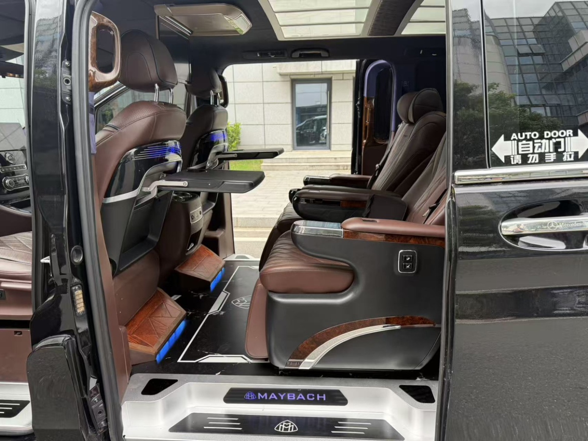 Mercedes-Benz 2019 car image #6