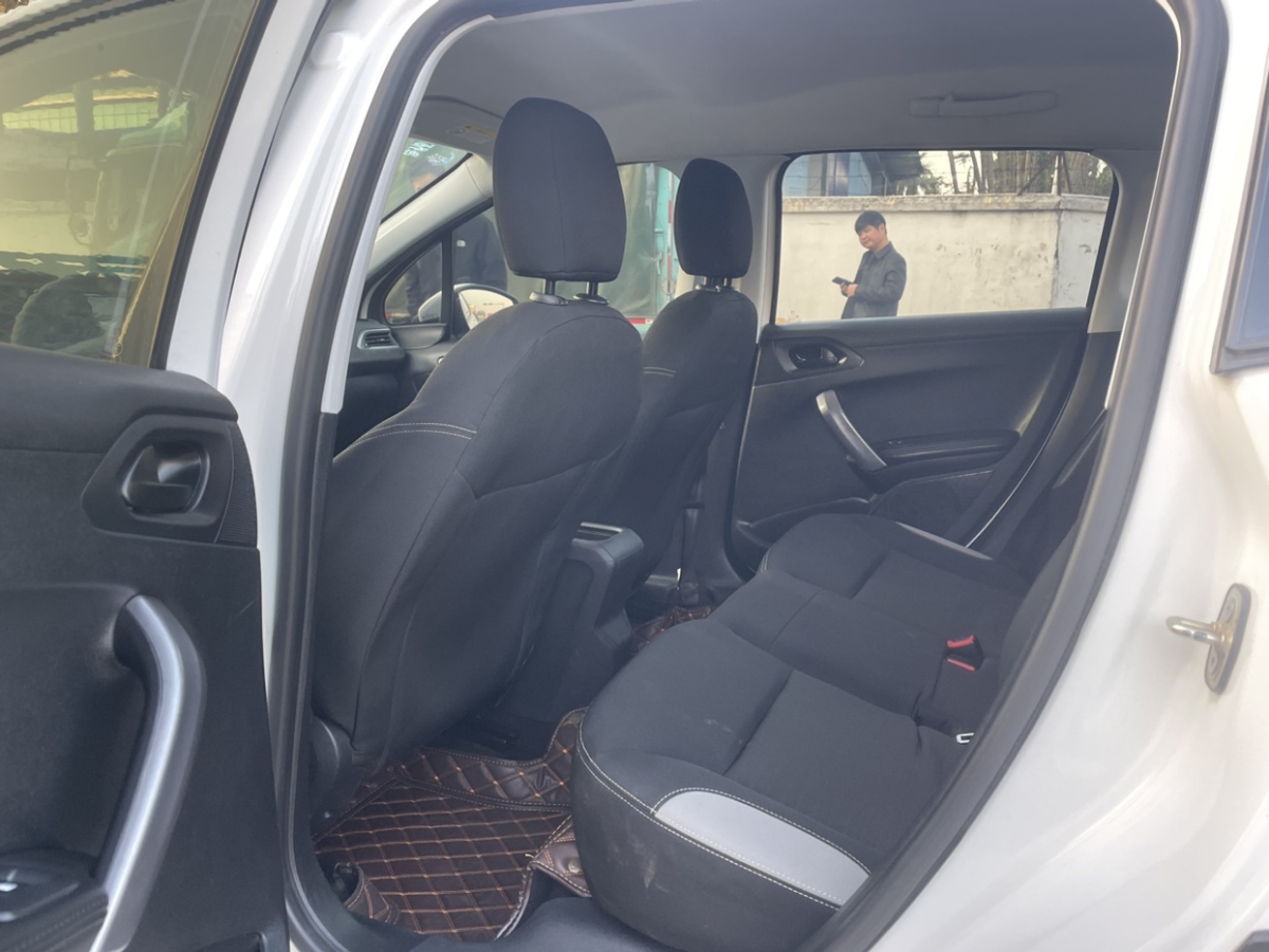 Peugeot 2008 2019 immagine di auto #6