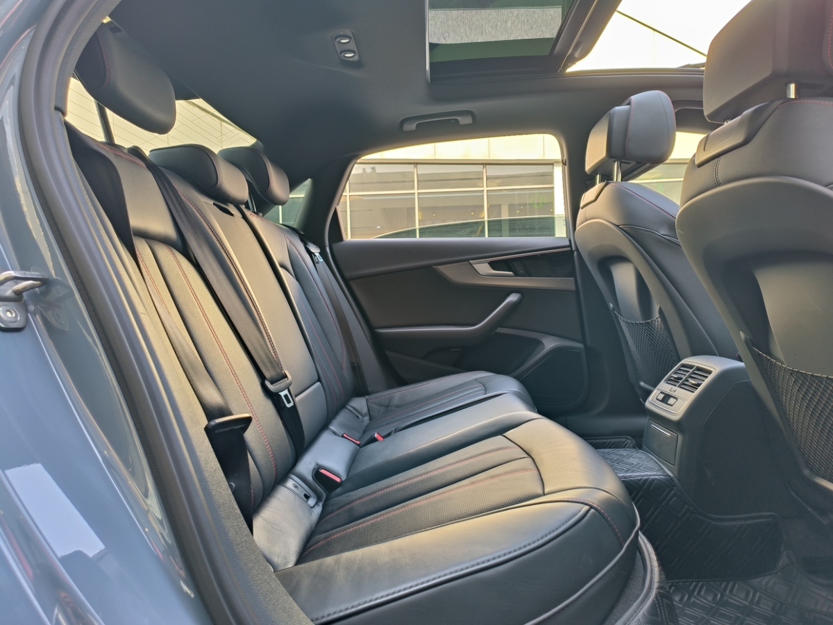 Audi A4L 2023 immagine di auto #6