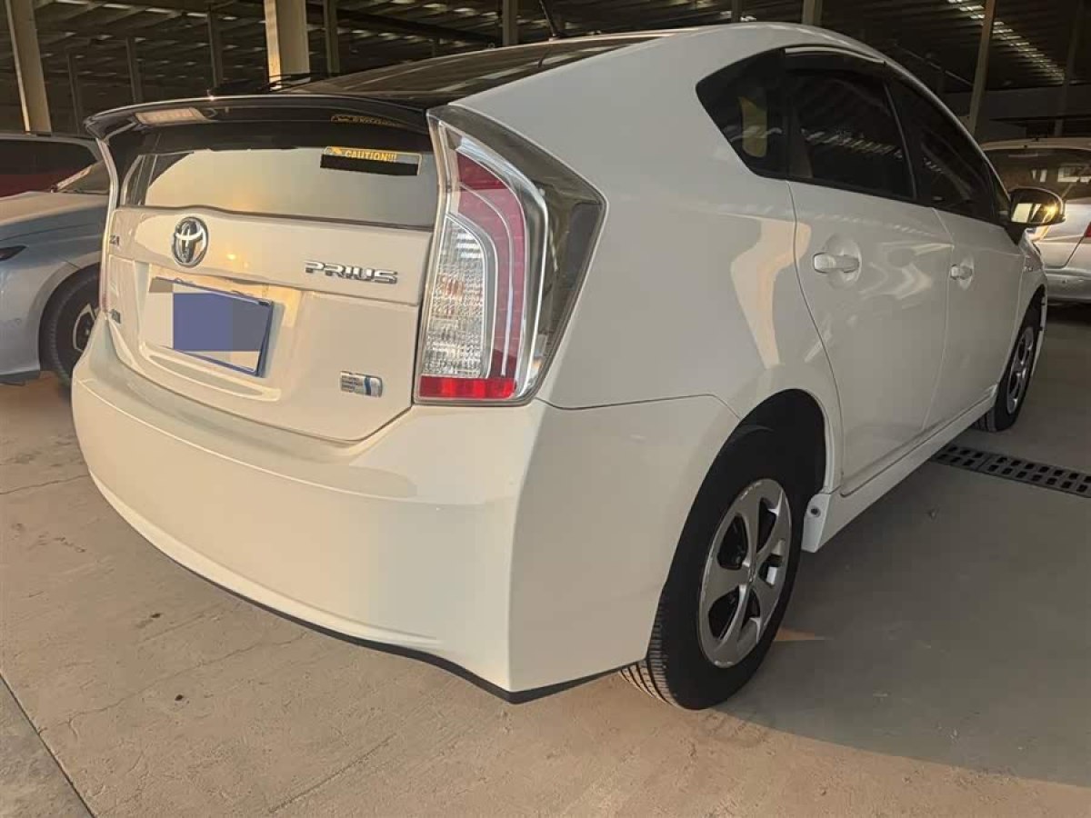 Toyota Prius 2015 car image #6