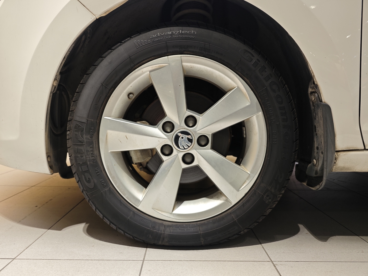 Skoda Rapid Spaceback 2019 car image #6