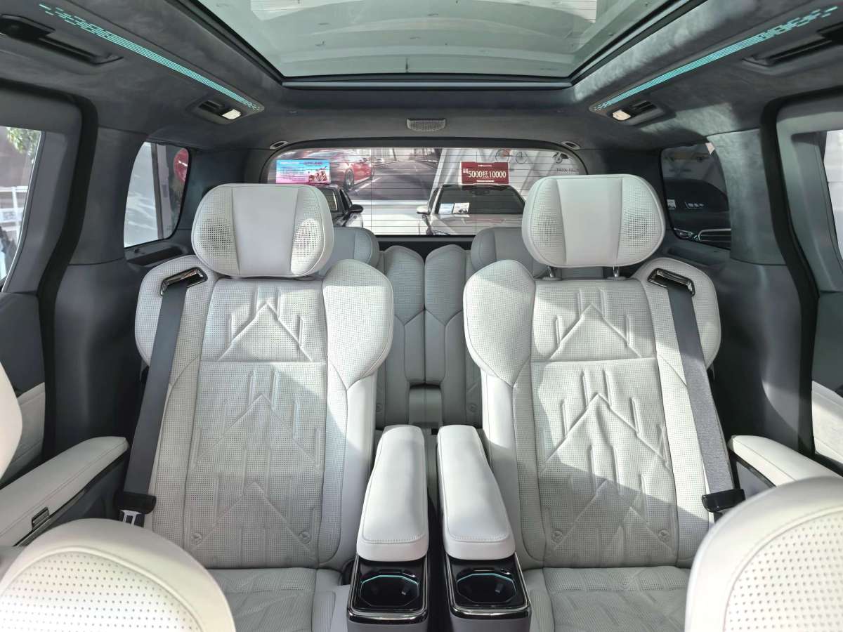 极氪 极氪009 2024 汽车图片 #6