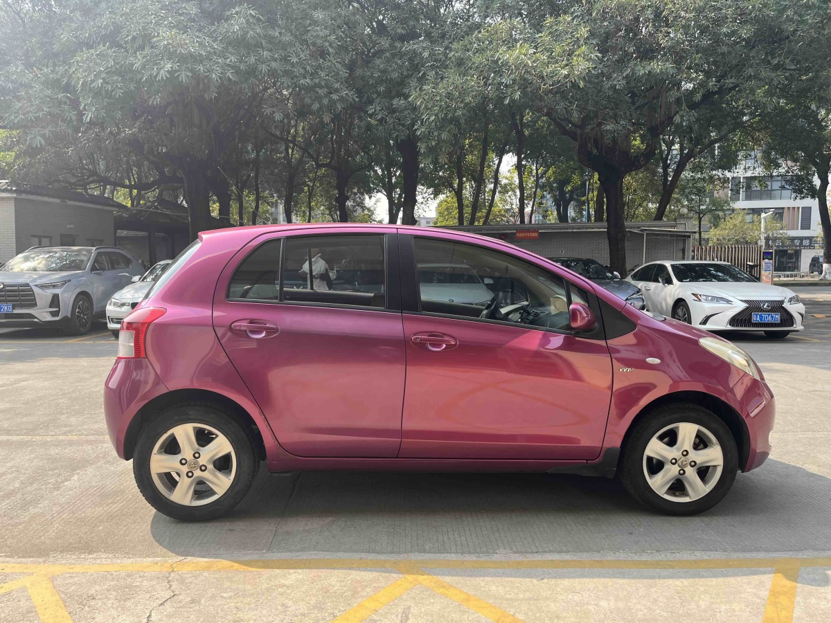 Toyota Yaris 2010 imagem de carro #6