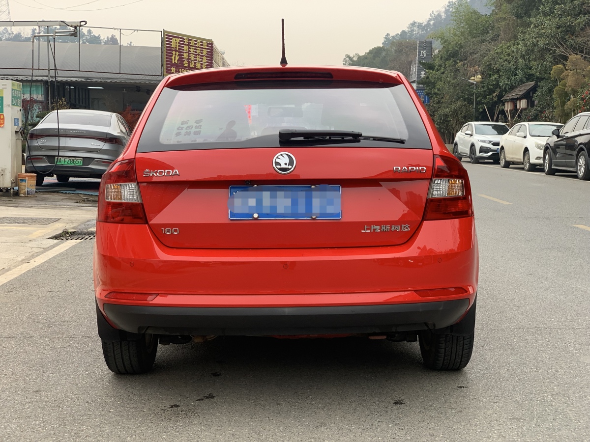 Skoda Rapid Spaceback 2018 car image #6
