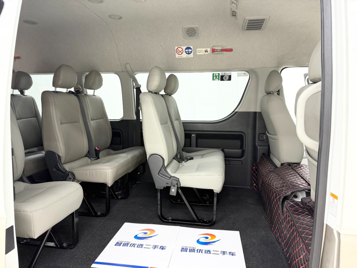 Toyota Hiace 2017 car image #6