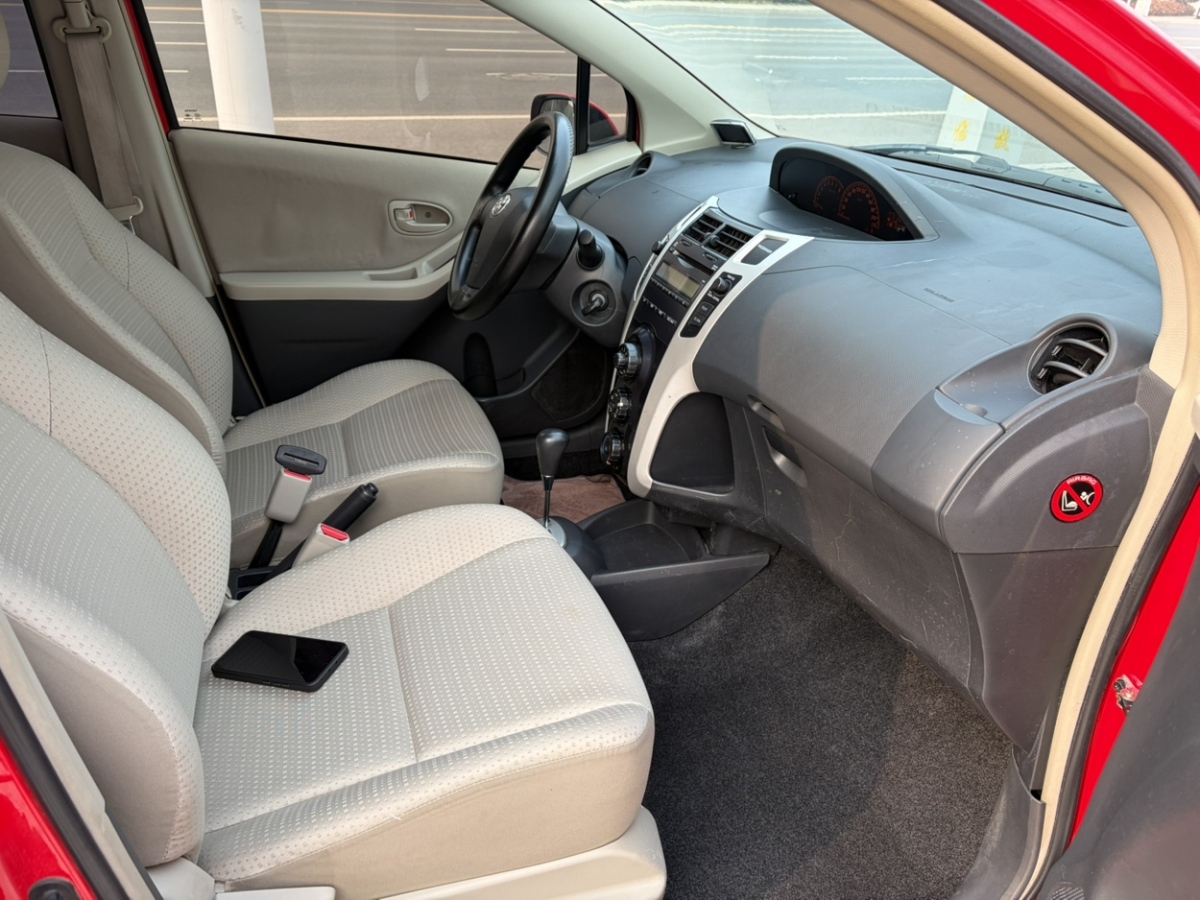 Toyota Yaris 2012 imagen de coche #6