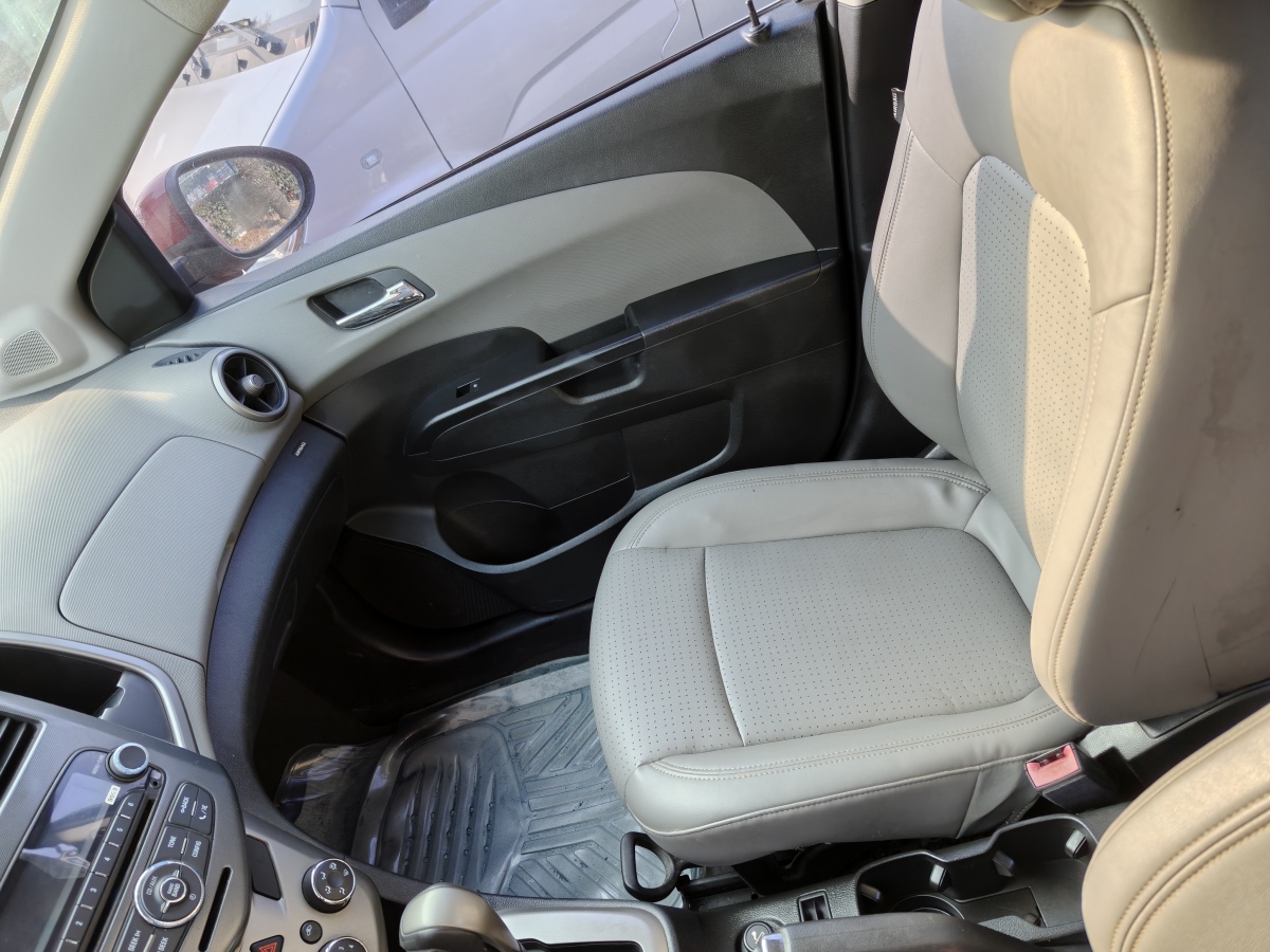 雪佛兰 爱唯欧 2012 汽车图片 #6